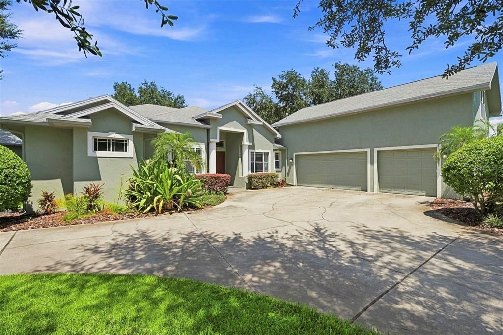 Active With Contract: $835,000 (6 beds, 5 baths, 4367 Square Feet)