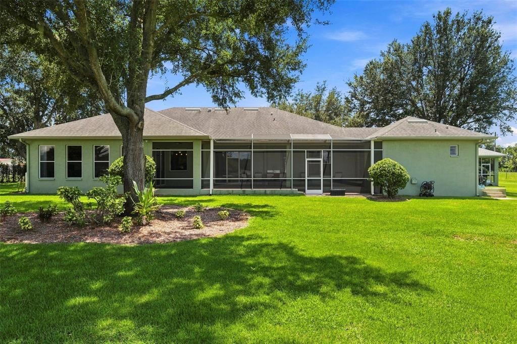 Active With Contract: $835,000 (6 beds, 5 baths, 4367 Square Feet)