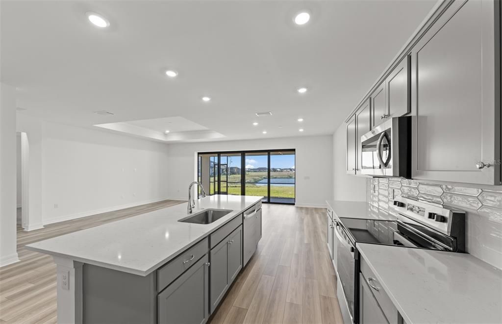 На продажу: $424,990 (4 спален, 3 ванн, 3894 Квадратных фут)
