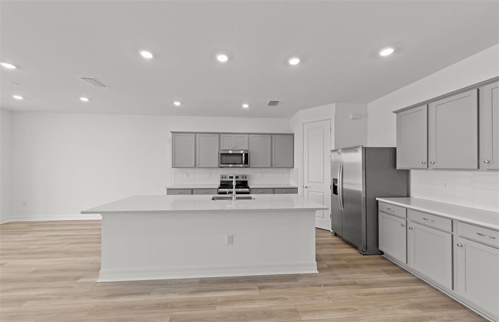 На продажу: $424,990 (4 спален, 3 ванн, 3894 Квадратных фут)