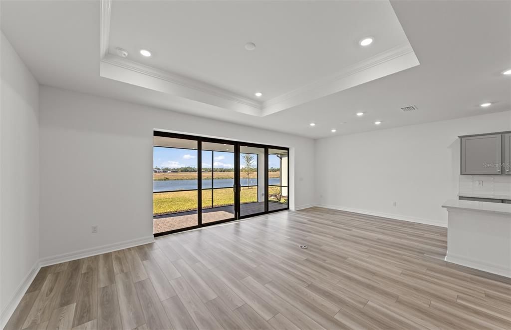 На продажу: $424,990 (4 спален, 3 ванн, 3894 Квадратных фут)