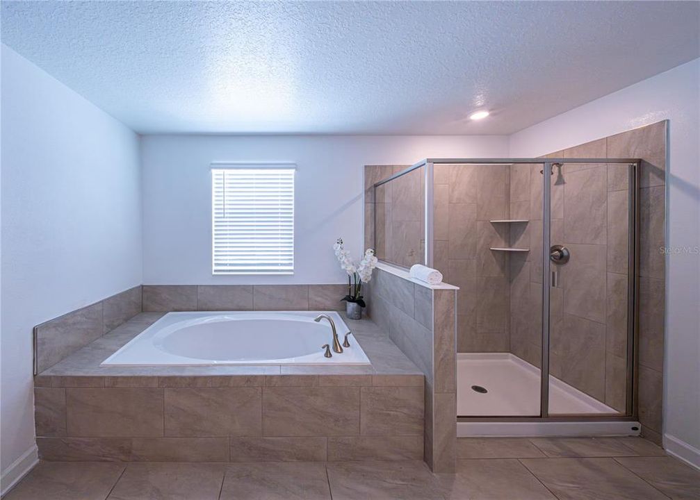 En Venta: $770,000 (6 camas, 6 baños, 3843 Pies cuadrados)