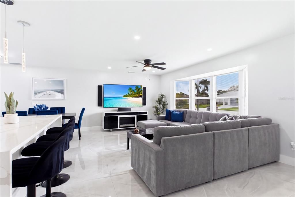 For Sale: $344,500 (2 beds, 2 baths, 1453 Square Feet)