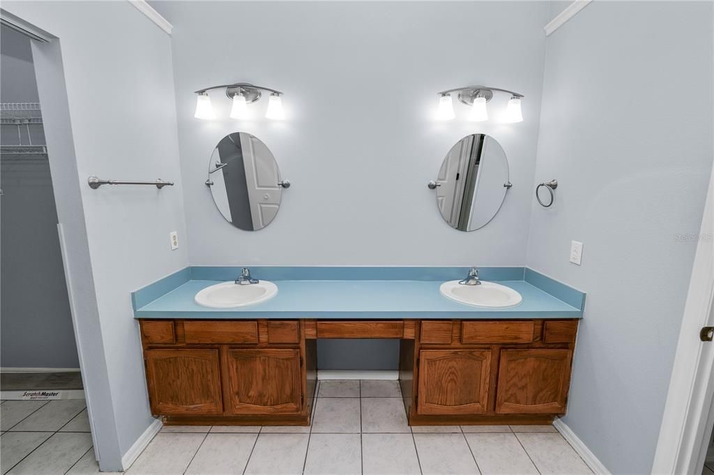 Activo con contrato: $332,000 (3 camas, 2 baños, 1598 Pies cuadrados)