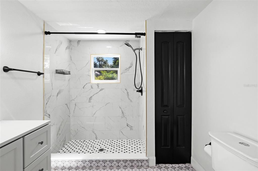 For Sale: $375,000 (3 beds, 2 baths, 1200 Square Feet)