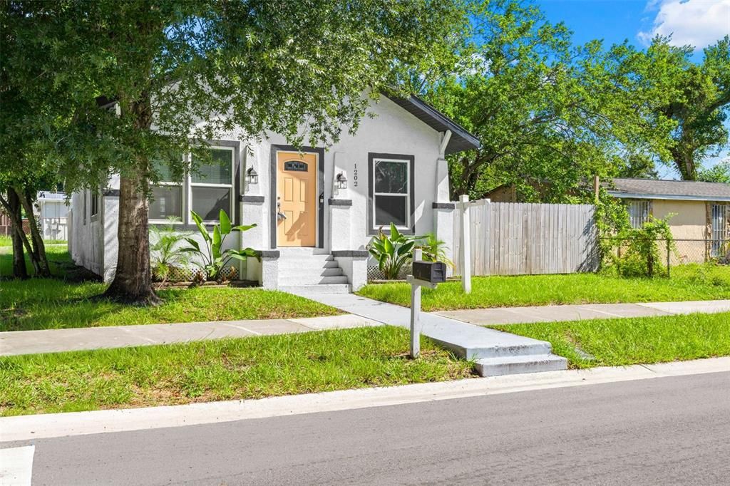 For Sale: $375,000 (3 beds, 2 baths, 1200 Square Feet)