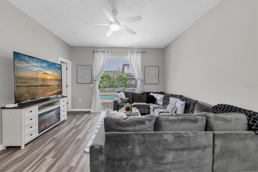 En Venta: $549,000 (5 camas, 3 baños, 2290 Pies cuadrados)