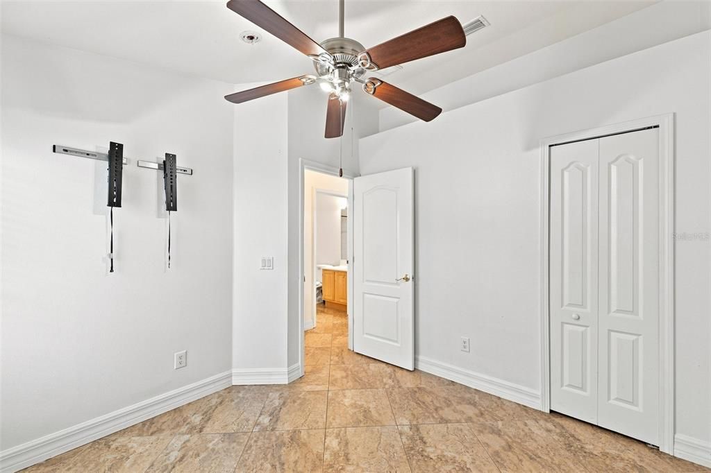 For Rent: $2,250 (3 beds, 2 baths, 1350 Square Feet)