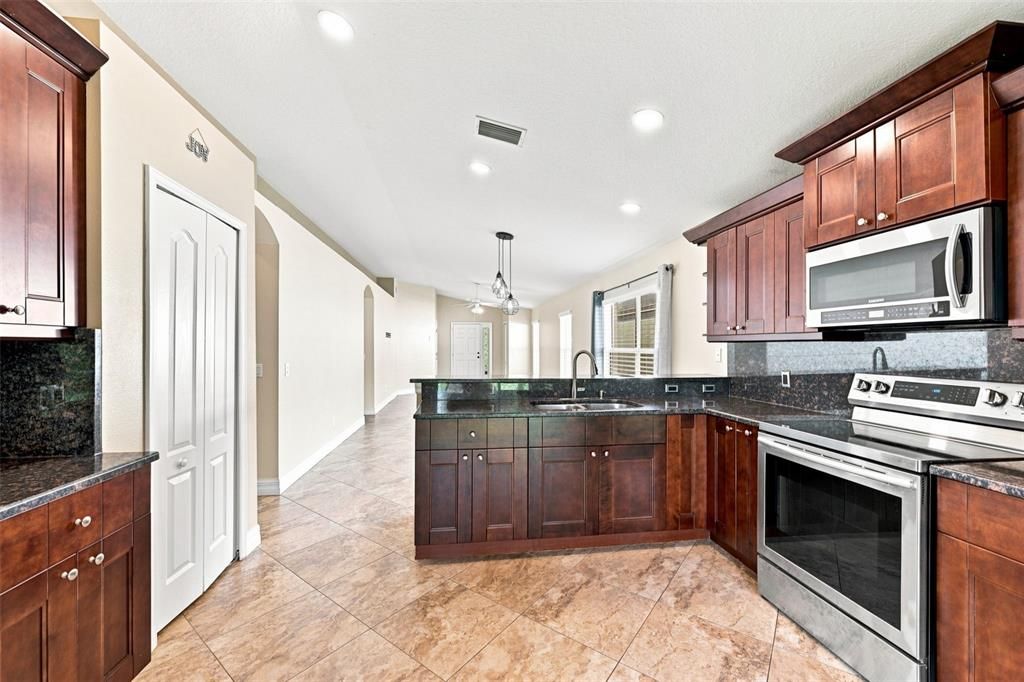 For Rent: $2,250 (3 beds, 2 baths, 1350 Square Feet)