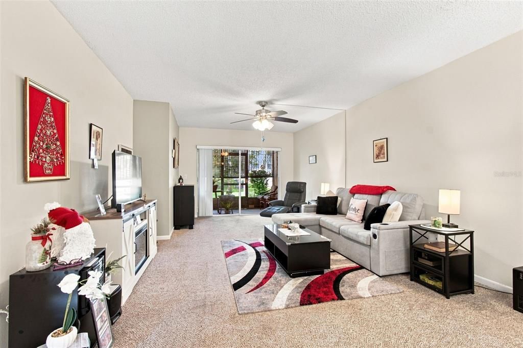 For Sale: $129,900 (2 beds, 1 baths, 990 Square Feet)