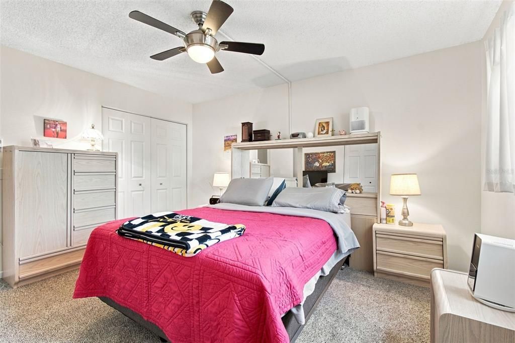 For Sale: $129,900 (2 beds, 1 baths, 990 Square Feet)