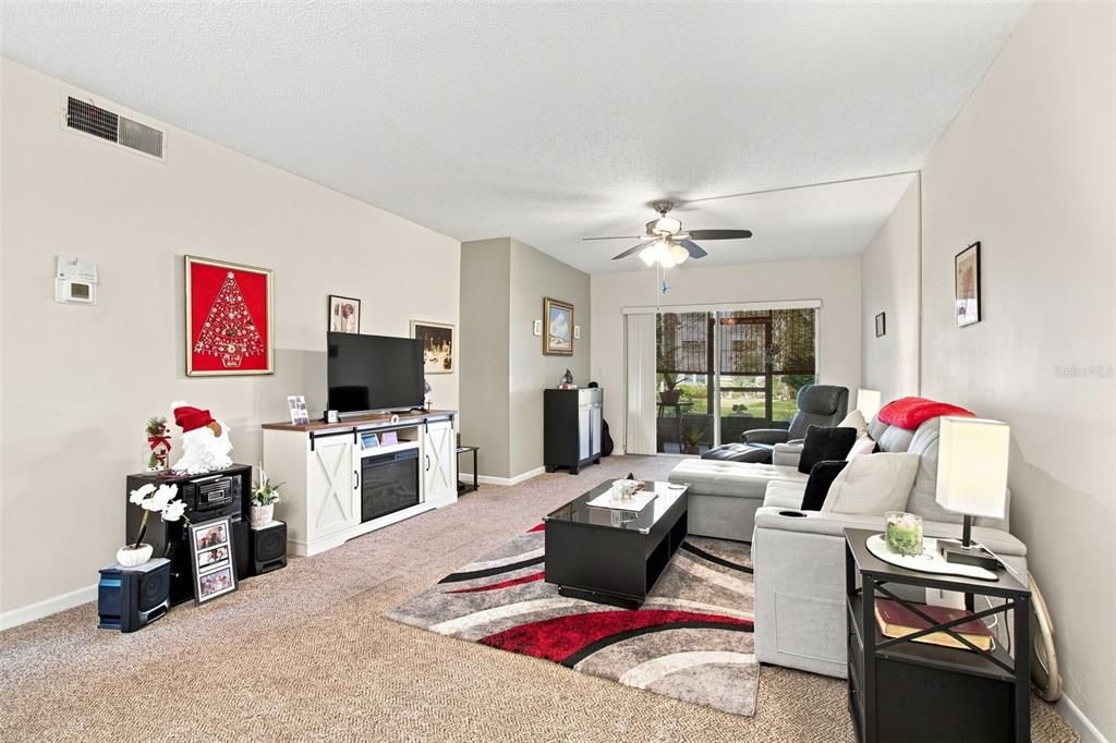 For Sale: $129,900 (2 beds, 1 baths, 990 Square Feet)