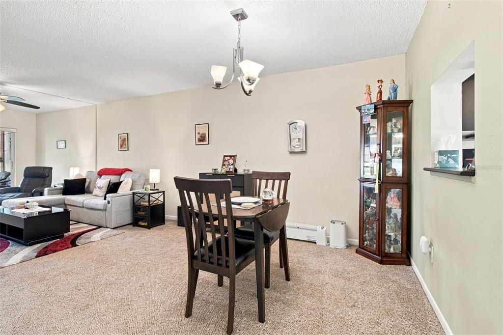 For Sale: $129,900 (2 beds, 1 baths, 990 Square Feet)
