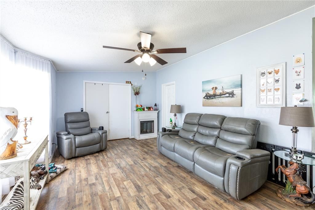 For Sale: $190,000 (5 beds, 2 baths, 2128 Square Feet)