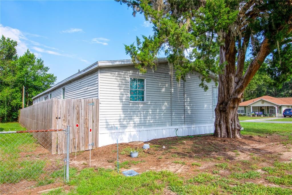 For Sale: $190,000 (5 beds, 2 baths, 2128 Square Feet)