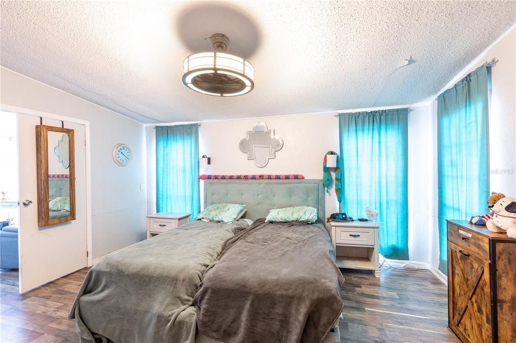 For Sale: $190,000 (5 beds, 2 baths, 2128 Square Feet)