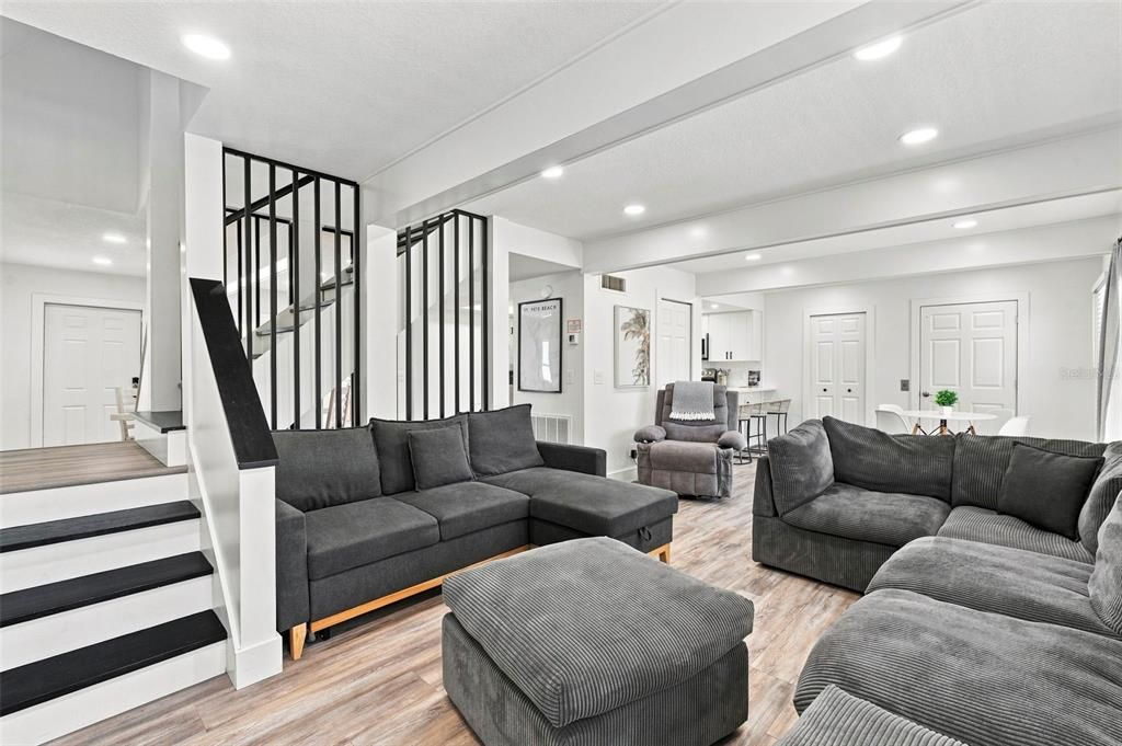 На продажу: $2,299,000 (4 спален, 2 ванн, 1876 Квадратных фут)