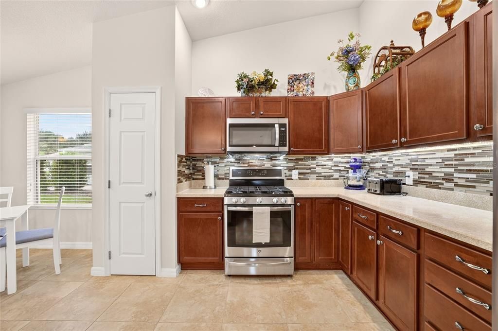 For Sale: $389,900 (3 beds, 2 baths, 1488 Square Feet)