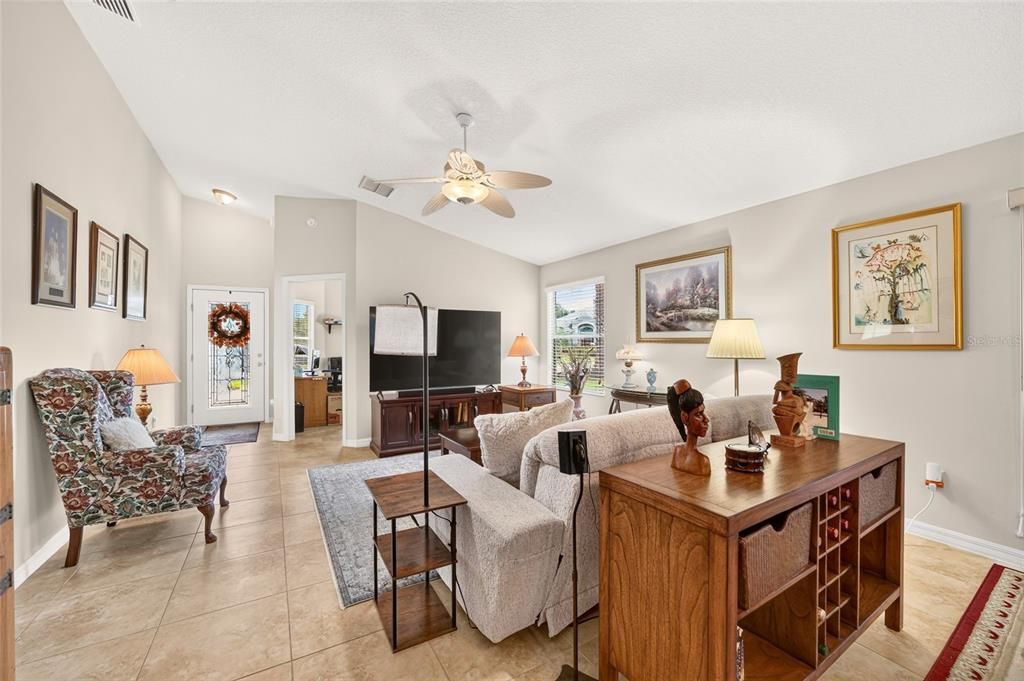 For Sale: $389,900 (3 beds, 2 baths, 1488 Square Feet)