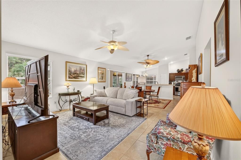For Sale: $389,900 (3 beds, 2 baths, 1488 Square Feet)