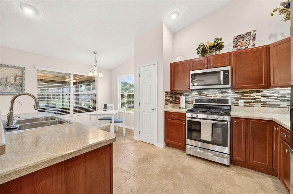 For Sale: $389,900 (3 beds, 2 baths, 1488 Square Feet)