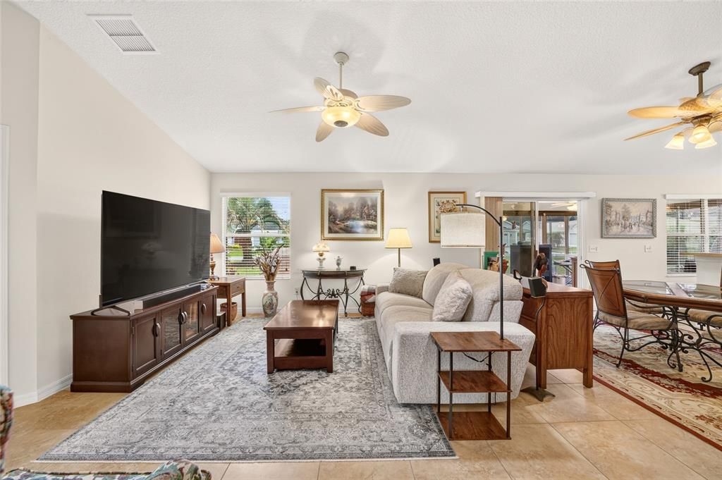 For Sale: $389,900 (3 beds, 2 baths, 1488 Square Feet)