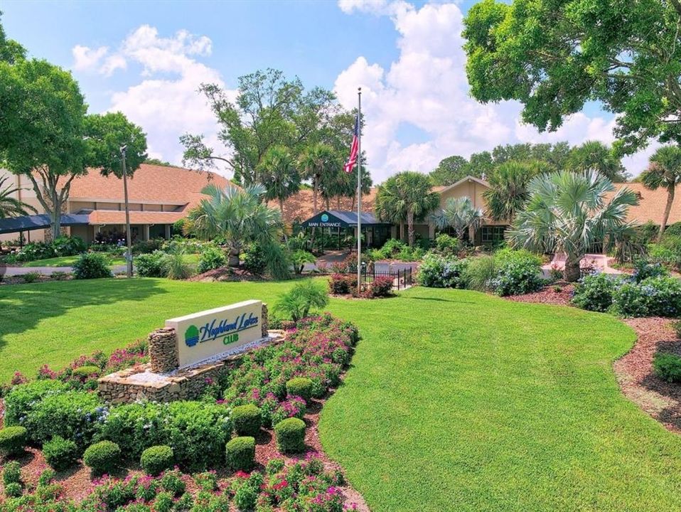 For Sale: $300,000 (2 beds, 1 baths, 978 Square Feet)