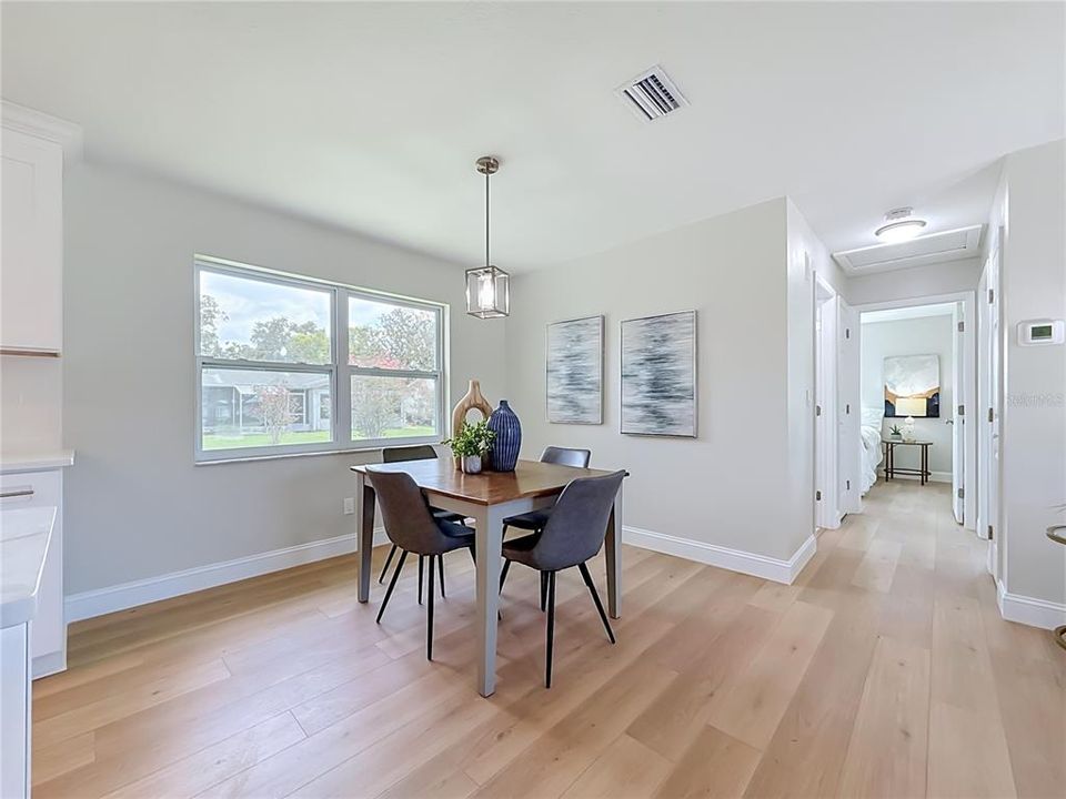 For Sale: $300,000 (2 beds, 1 baths, 978 Square Feet)