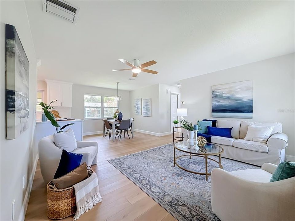For Sale: $300,000 (2 beds, 1 baths, 978 Square Feet)