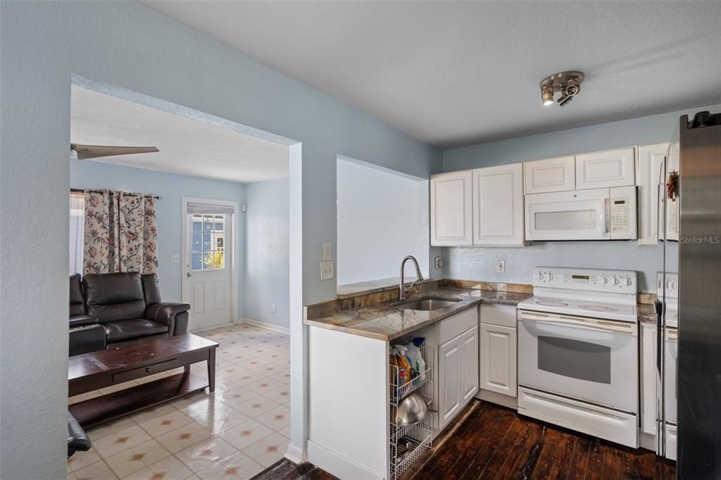 For Sale: $420,000 (3 beds, 3 baths, 1488 Square Feet)