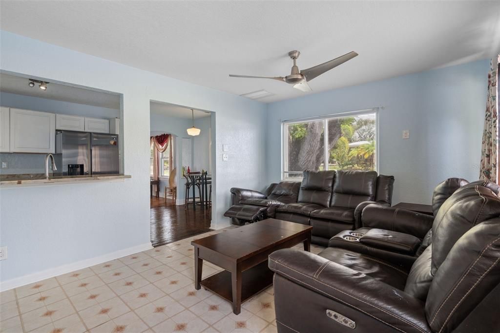For Sale: $420,000 (3 beds, 3 baths, 1488 Square Feet)