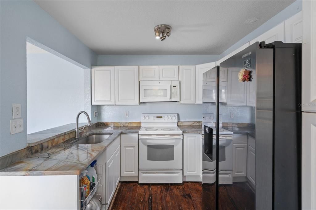 For Sale: $420,000 (3 beds, 3 baths, 1488 Square Feet)