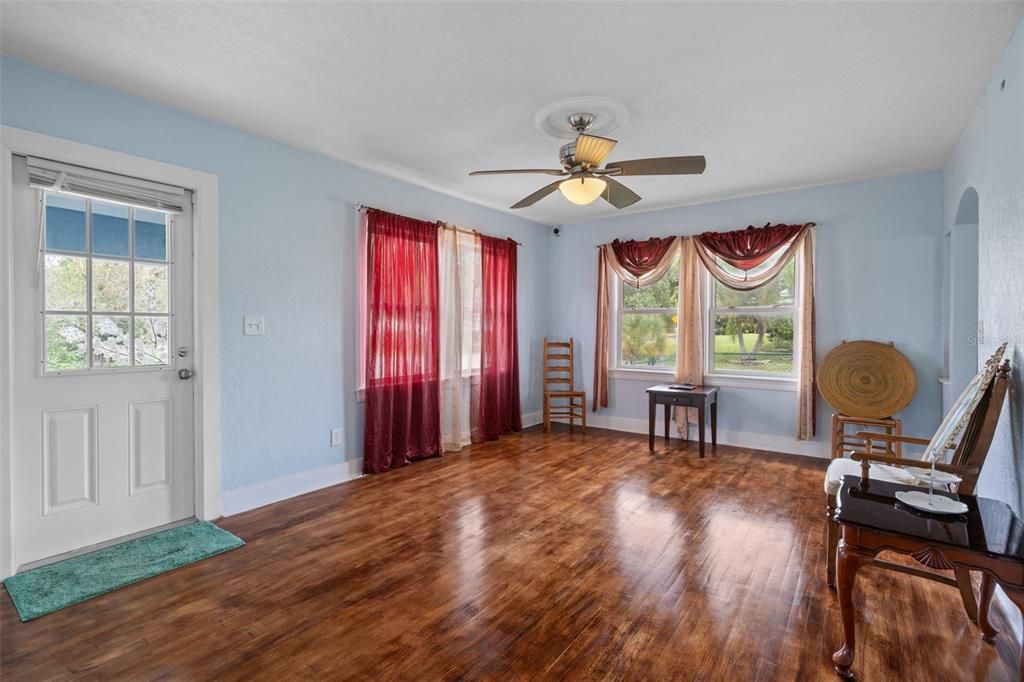 For Sale: $420,000 (3 beds, 3 baths, 1488 Square Feet)