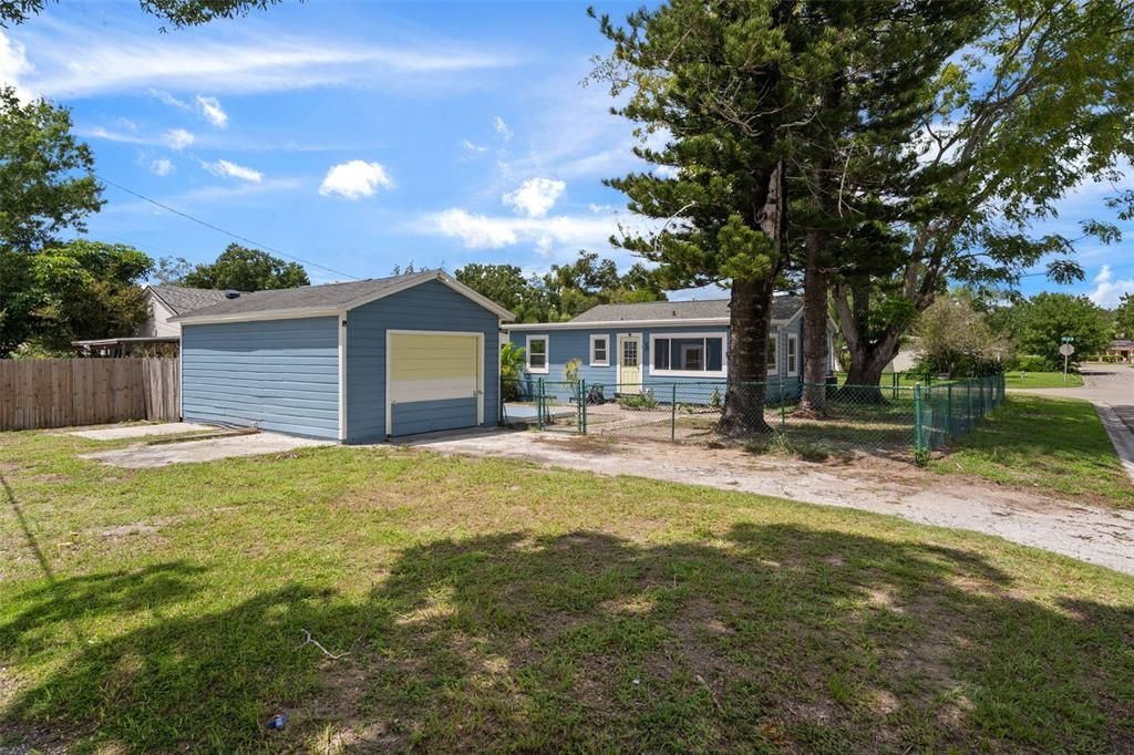 For Sale: $420,000 (3 beds, 3 baths, 1488 Square Feet)