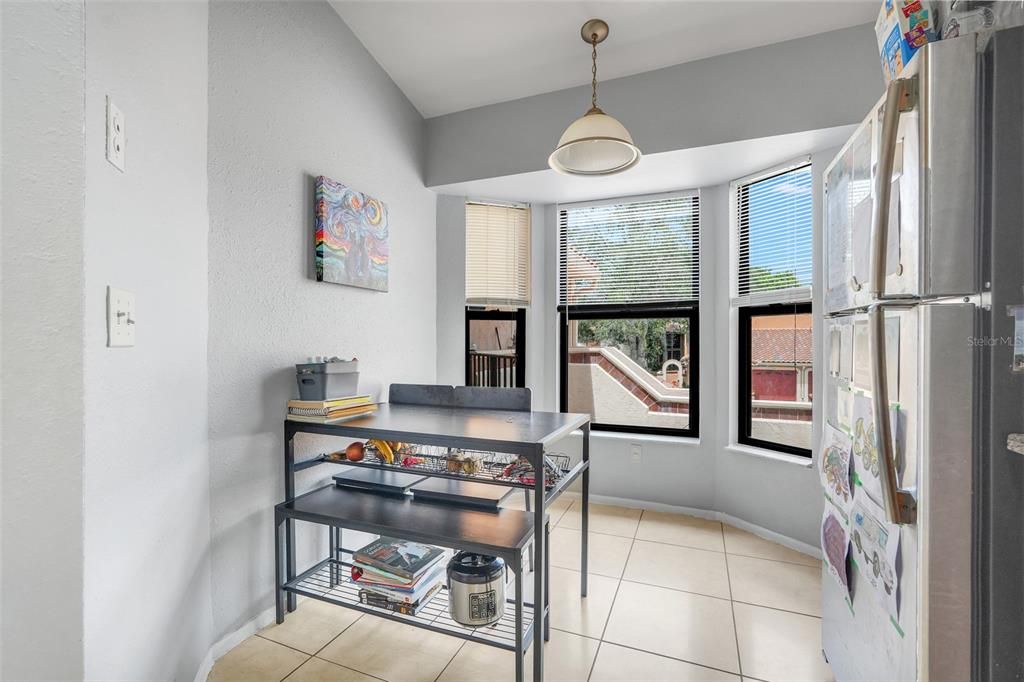 For Sale: $265,000 (2 beds, 2 baths, 1014 Square Feet)