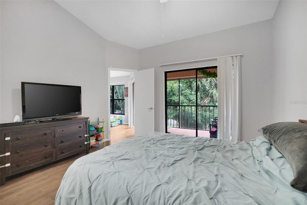 For Sale: $265,000 (2 beds, 2 baths, 1014 Square Feet)