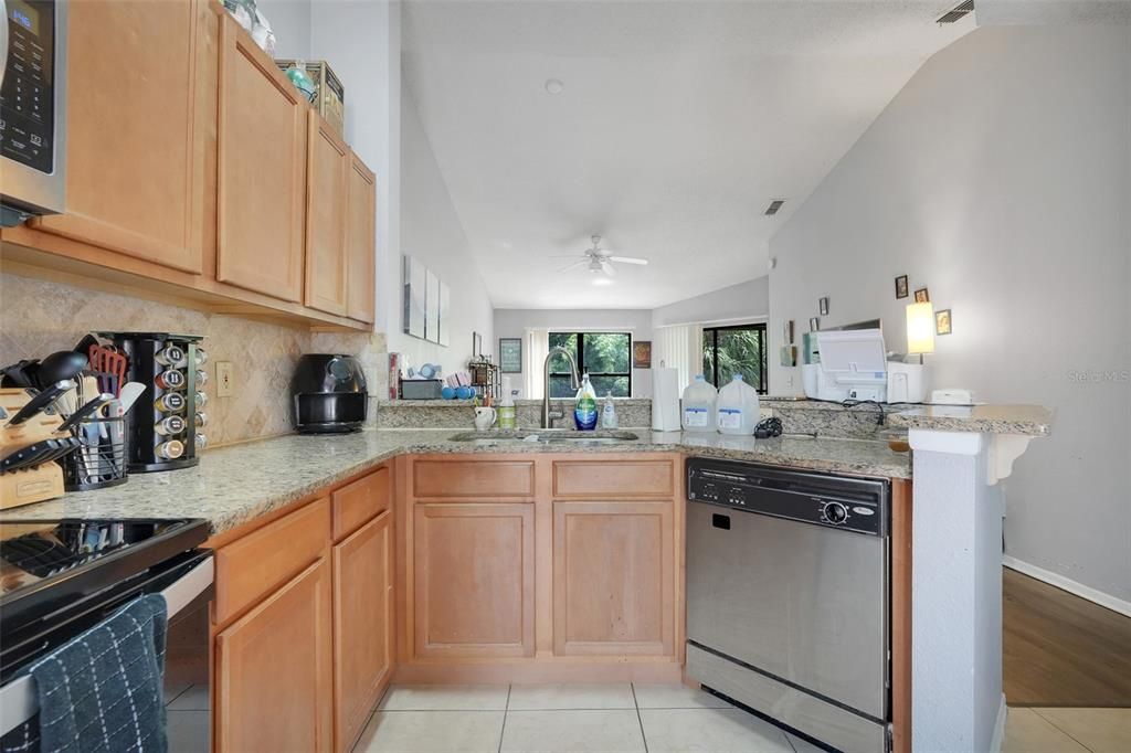 For Sale: $265,000 (2 beds, 2 baths, 1014 Square Feet)