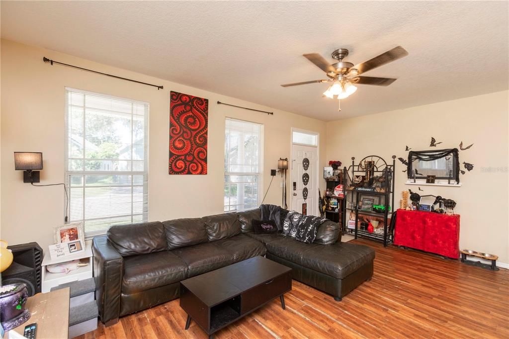For Sale: $199,900 (2 beds, 2 baths, 1020 Square Feet)