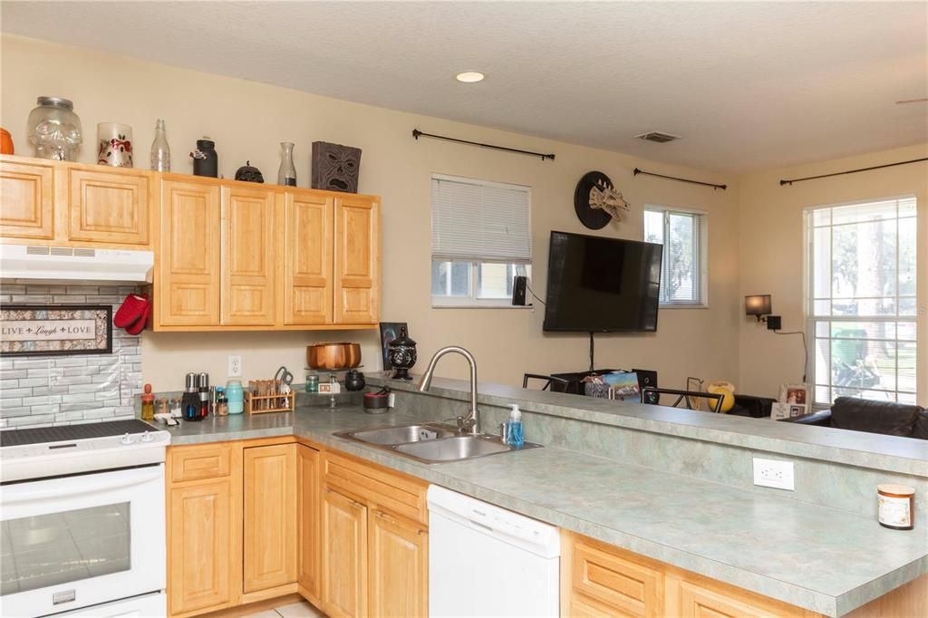 For Sale: $199,900 (2 beds, 2 baths, 1020 Square Feet)