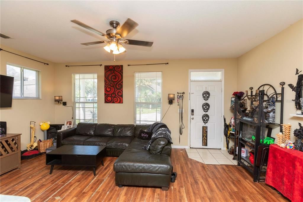 For Sale: $199,900 (2 beds, 2 baths, 1020 Square Feet)