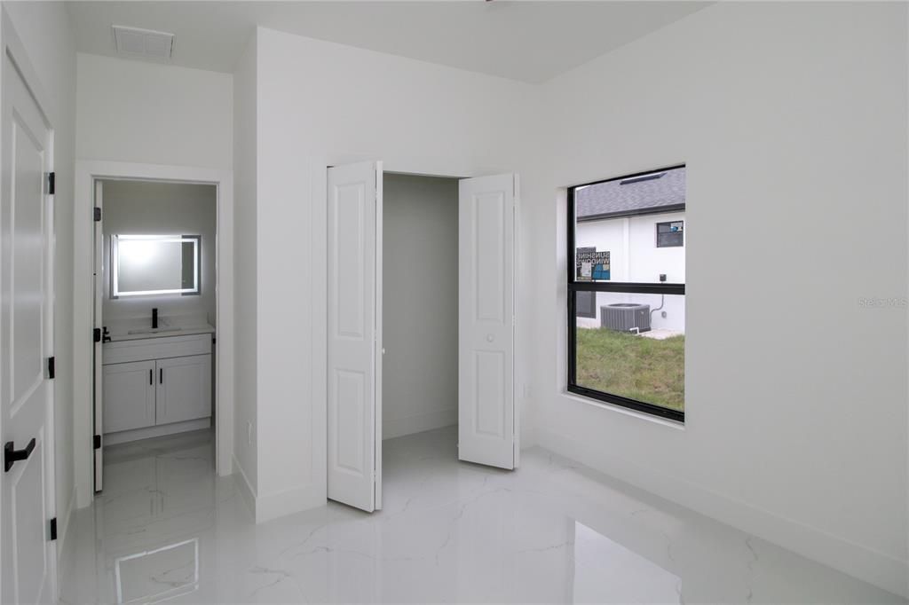 На продажу: $349,000 (3 спален, 3 ванн, 1714 Квадратных фут)
