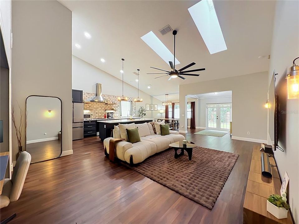 For Sale: $474,900 (3 beds, 2 baths, 1866 Square Feet)