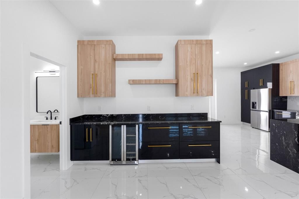На продажу: $839,999 (4 спален, 2 ванн, 2645 Квадратных фут)