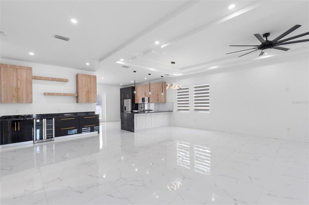 На продажу: $839,999 (4 спален, 2 ванн, 2645 Квадратных фут)