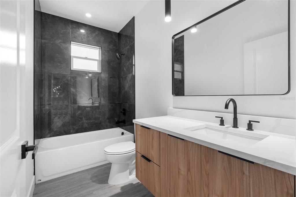 На продажу: $839,999 (4 спален, 2 ванн, 2645 Квадратных фут)