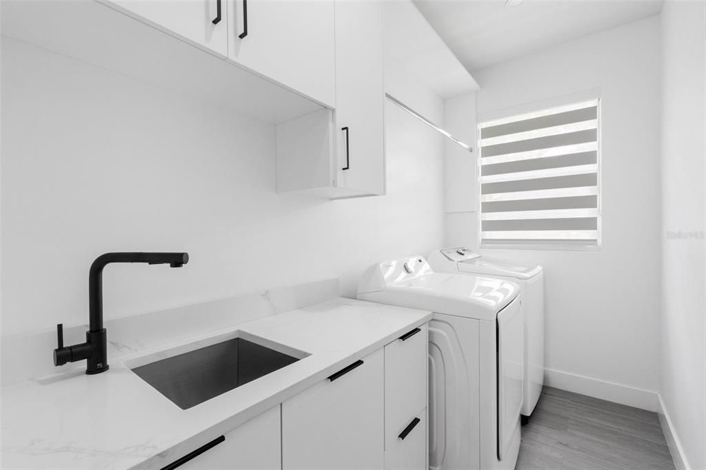 На продажу: $839,999 (4 спален, 2 ванн, 2645 Квадратных фут)
