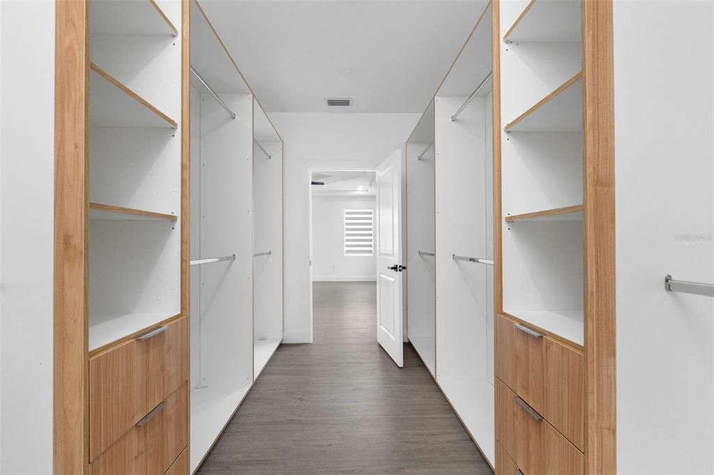 На продажу: $839,999 (4 спален, 2 ванн, 2645 Квадратных фут)