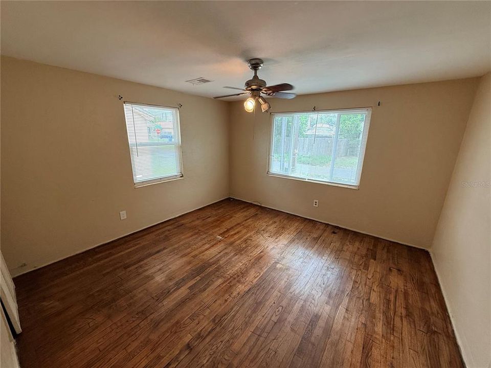 В аренду: $1,400 (2 спален, 1 ванн, 841 Квадратных фут)