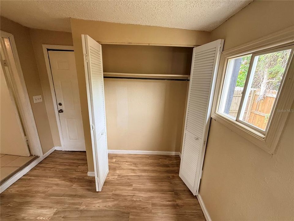 В аренду: $1,400 (2 спален, 1 ванн, 841 Квадратных фут)