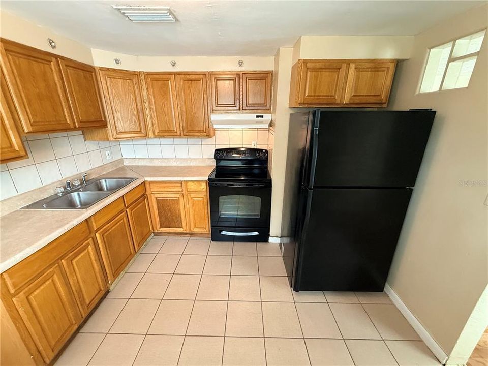 В аренду: $1,400 (2 спален, 1 ванн, 841 Квадратных фут)